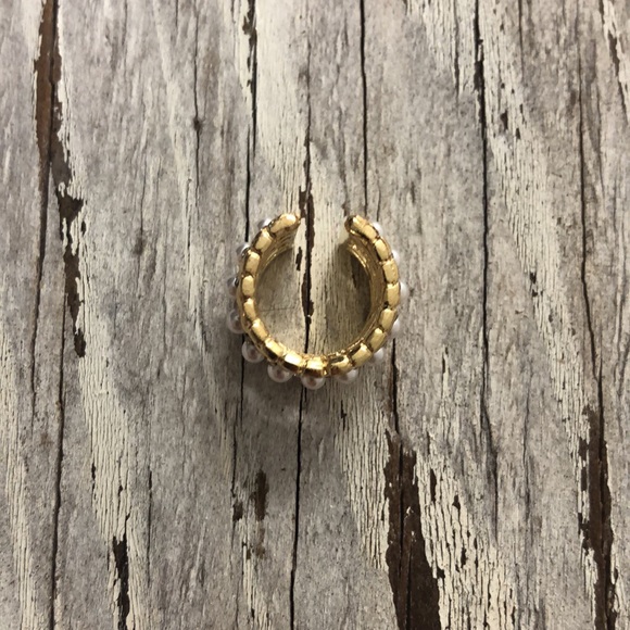 Interstellar Gold and Pearl Ear Cuff! - Picture 4 of 4